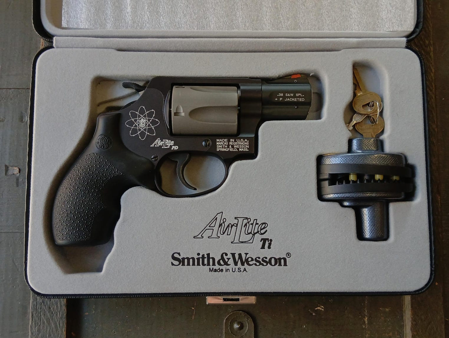 Smith & Wesson 337  Airlite TI
